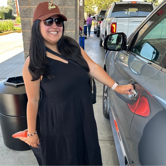 Meet your Posher, Adrianna B. - Picture 5 of 12